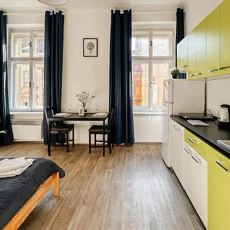 Stylish In Heart Of Zizkov Near Iconic Sites Daire *