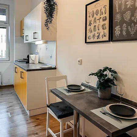 Daire Stylish In Heart Of Zizkov Near Iconic Sites