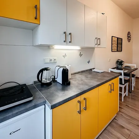 Stylish In Heart Of Zizkov Near Iconic Sites *