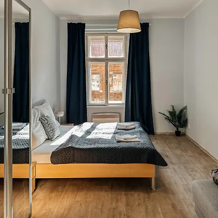 Stylish In Heart Of Zizkov Near Iconic Sites * Prag