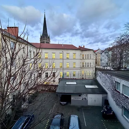 Stylish In Heart Of Zizkov Near Iconic Sites Prague