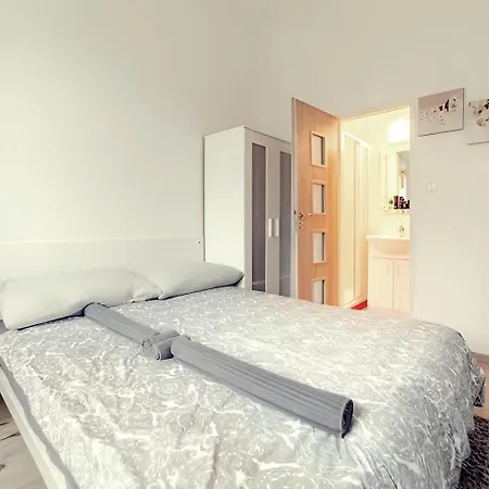 Stylish In Heart Of Zizkov Near Iconic Sites Apartment *