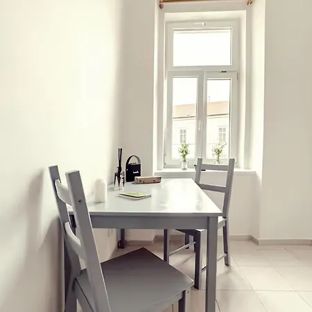 Stylish In Heart Of Zizkov Near Iconic Sites