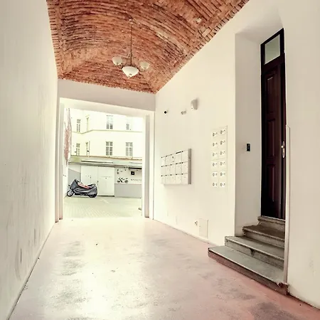 Stylish In Heart Of Zizkov Near Iconic Sites *