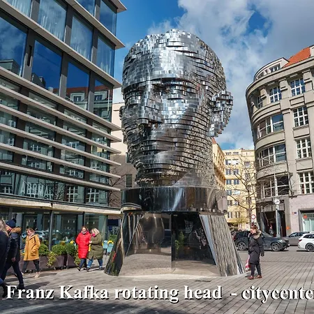 Stylish In Heart Of Zizkov Near Iconic Sites דירה *